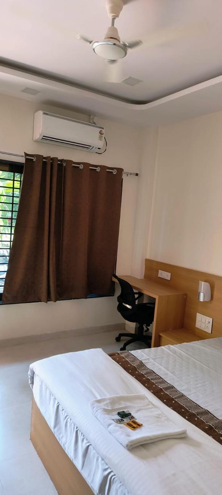 Hotel Satyam Shajapur Exterior foto